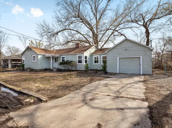 518 E 13th St, Bonham, TX 75418