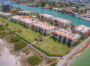 7434 Bayshore Dr APT 204, Treasure Island, FL 33706