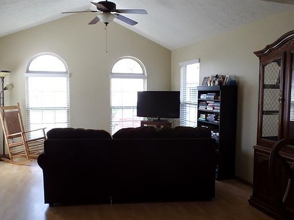 4th image of 152 Barrington Dr