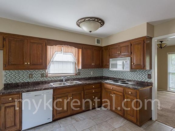 5th image of 8414 W 98th St