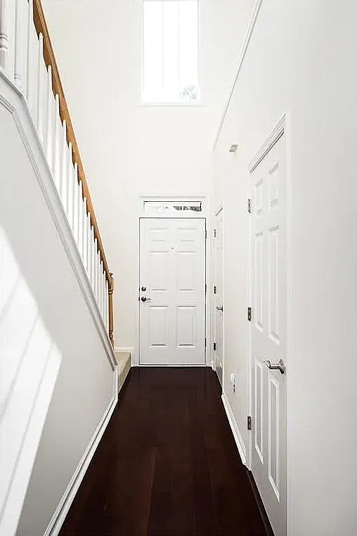 3 bed, 2168 sqft, $3,200 — Photo 2