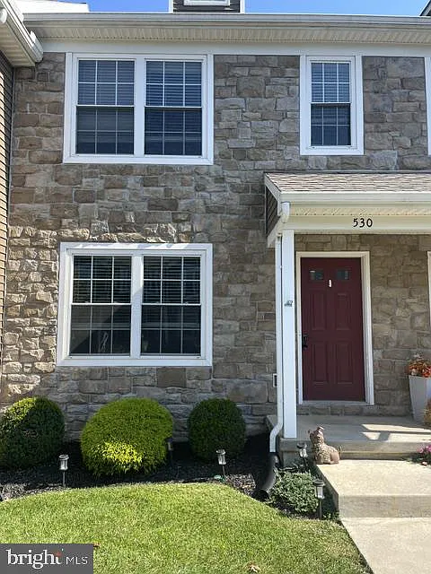 3 bed, 1.5 bath, 1440 sqft, $1,900 — Photo 1