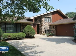 6412 Lakewood Dr, Cary, IL 60013