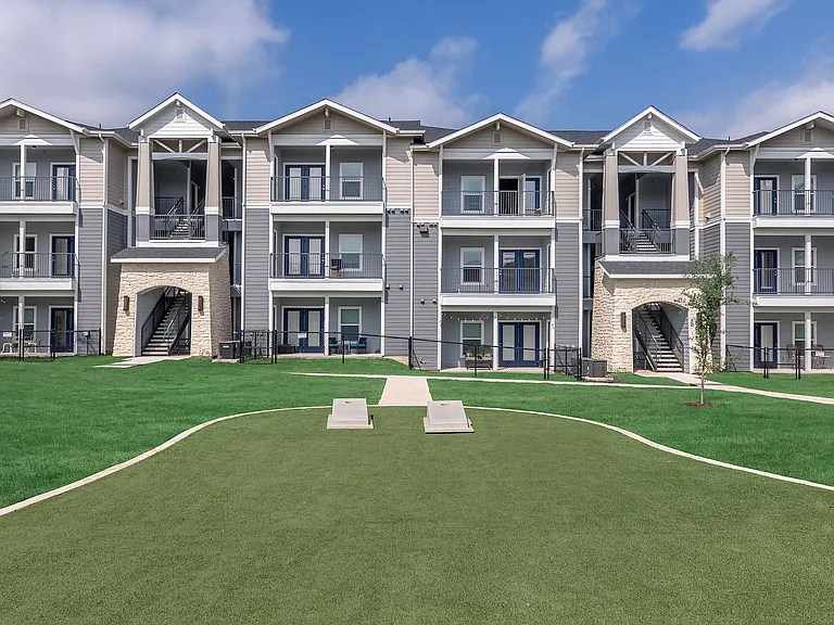 Exterior Vantage at Fair Oaks