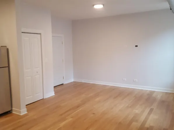 212 N County St, Waukegan, IL 60085