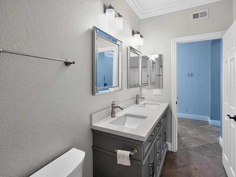 2nd Bathroom