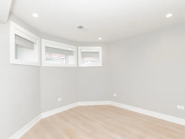 716 S Laflin St #1F — Photo 14