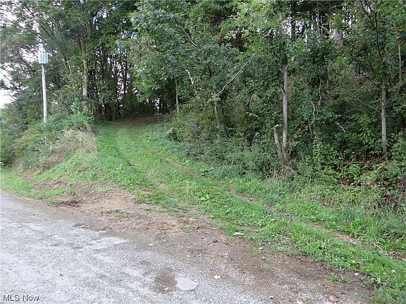2nd image of 9160 Manor Rd NE