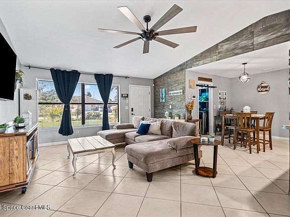 4th image of 298 SW Airview Ave