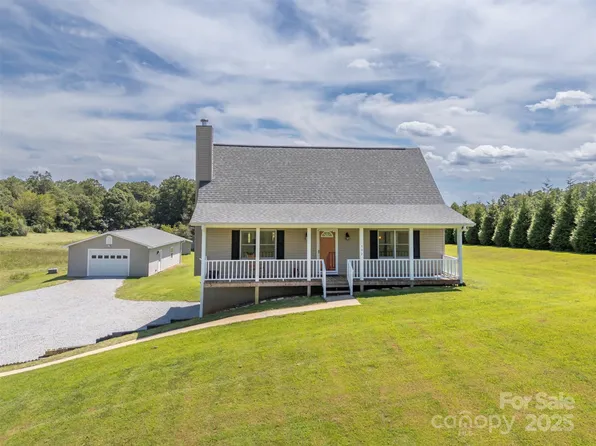 592 N Clear Creek Rd, Hendersonville, NC 28792