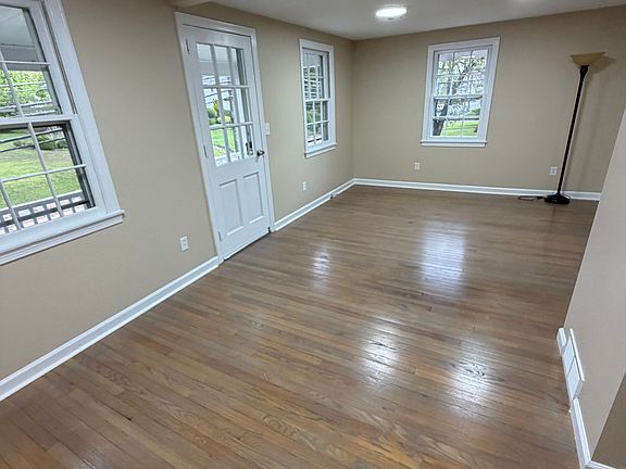 5th image of 72 Berlin Ave