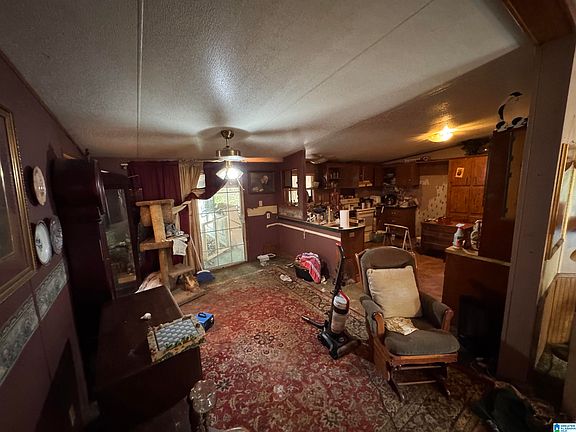 5th image of 110 Woodrow St