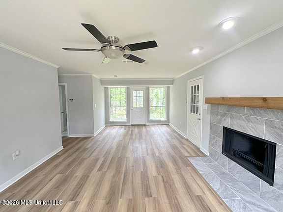 3rd image of 1404 Rosemont Dr