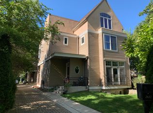 2632 Broadway Ave, Evanston, IL 60201