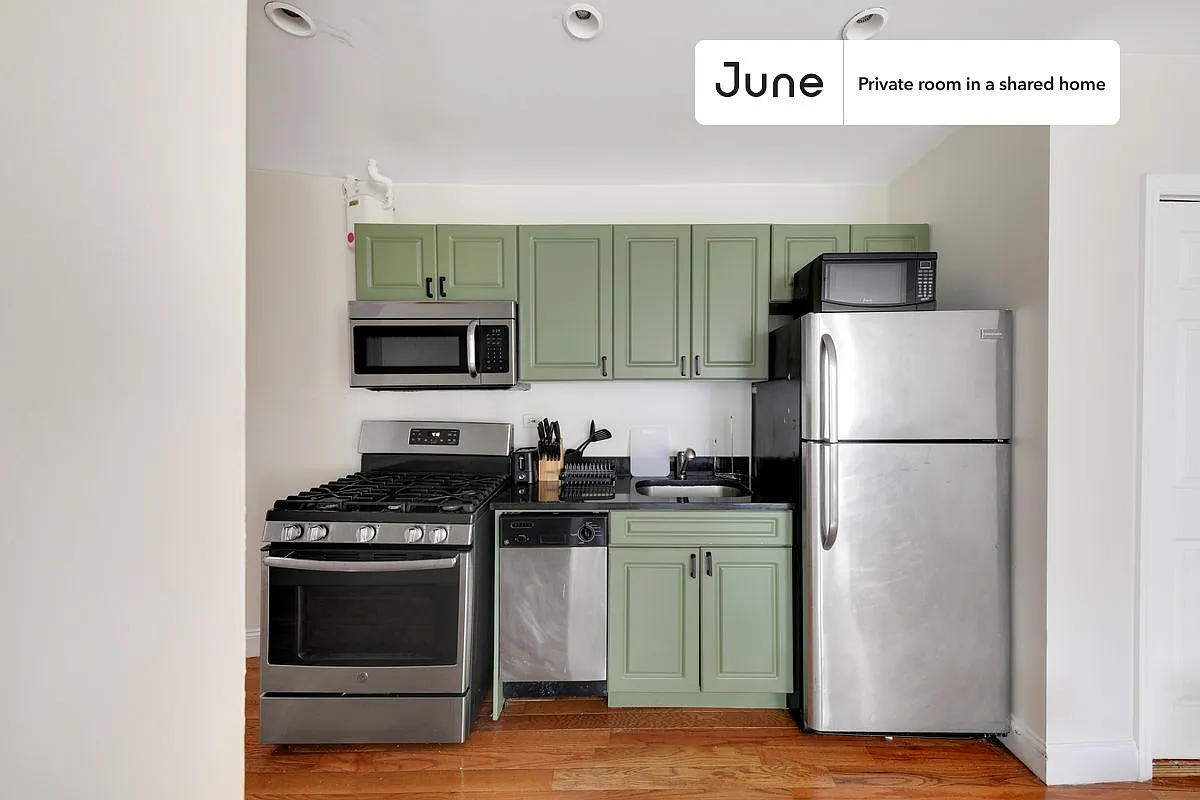 Full bedroom in 4 bed/2 bath home in East Harlem #701 D — Photo 3