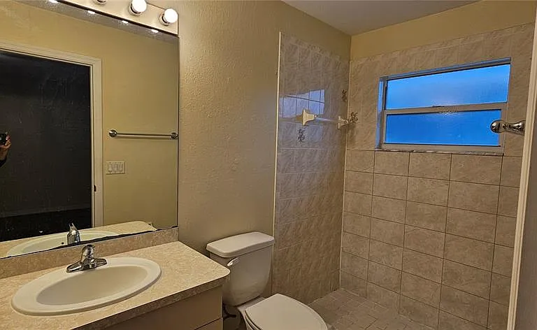 1628 SW Santa Barbara Pl — Photo 9