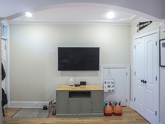 5th image of 1718 W Carmen Ave #2