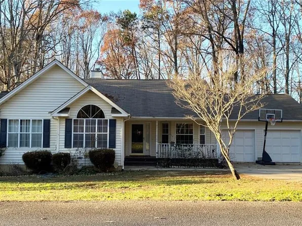 311 Thornwood Cir, Mount Airy, GA 30563
