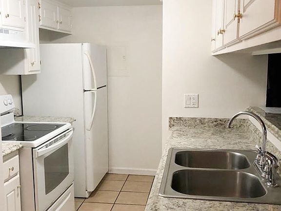 4th image of 600 W Hemlock St