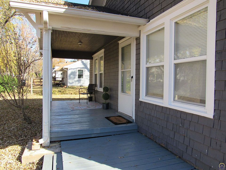 301 Ash St, Lyndon, KS 66451 Zillow