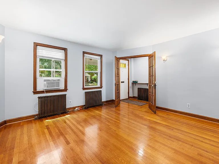 55 Farragut Pl NW #1 — Photo 2