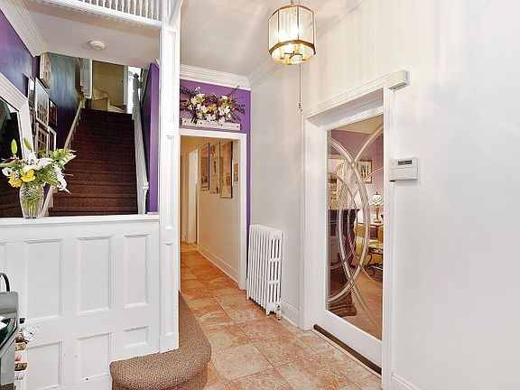 4th image of 228 Union St