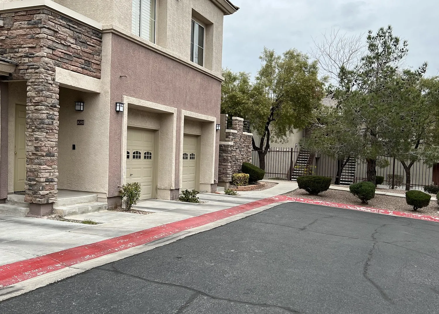 3 bed, 1707 sqft, $1,900 — Photo 1