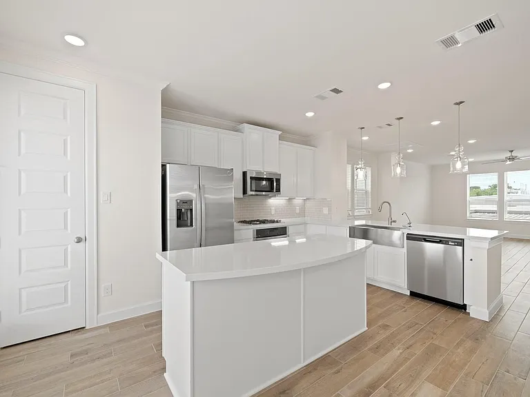 13305 Moncloa Dr — Photo 10