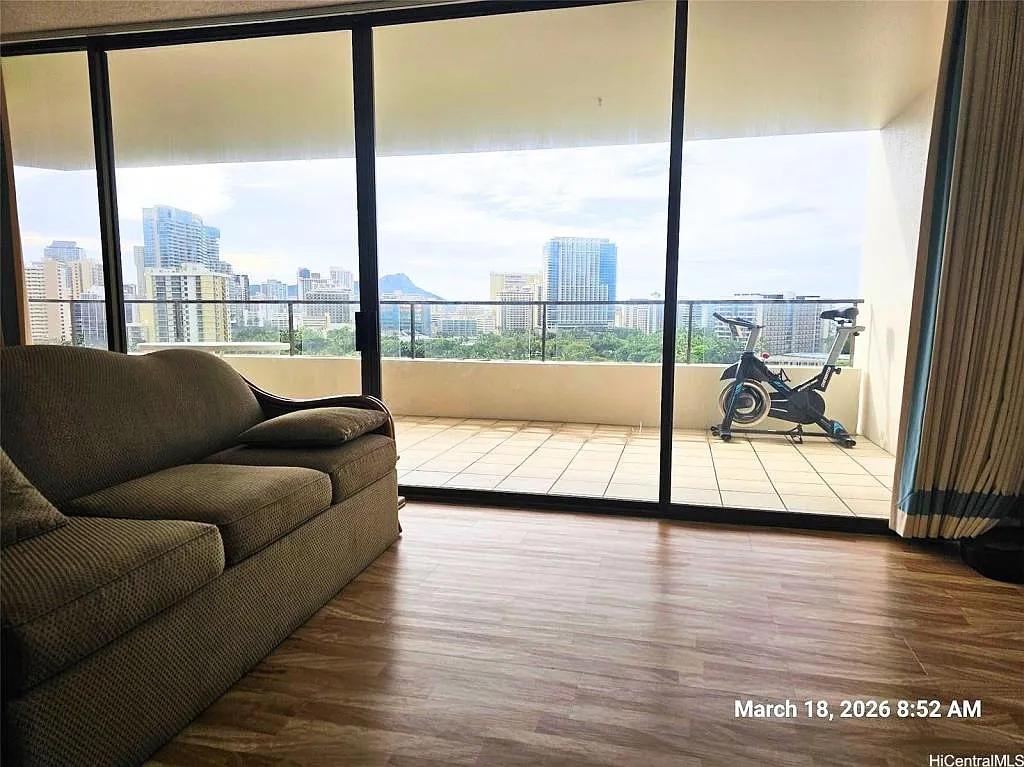 1910 Ala Moana Blvd #14C — Photo 1