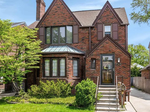 312 McKinley Ave, Grosse Pointe Farms, MI 48236