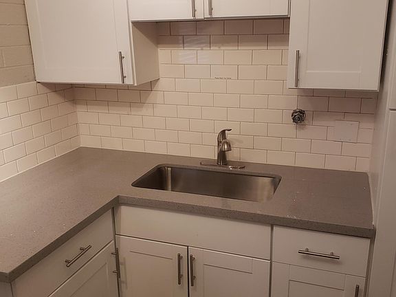 4th image of 4022 N Parkway Ave #17