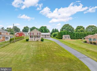 360 Clover Ln, Hanover, PA 17331