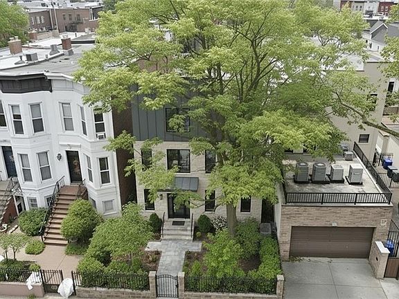 4th image of 1685 Union St