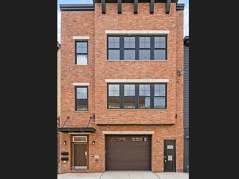 153 New York Ave — Photo 1