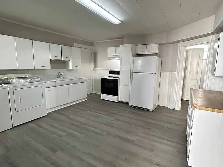 221 S Highland St — Photo 1