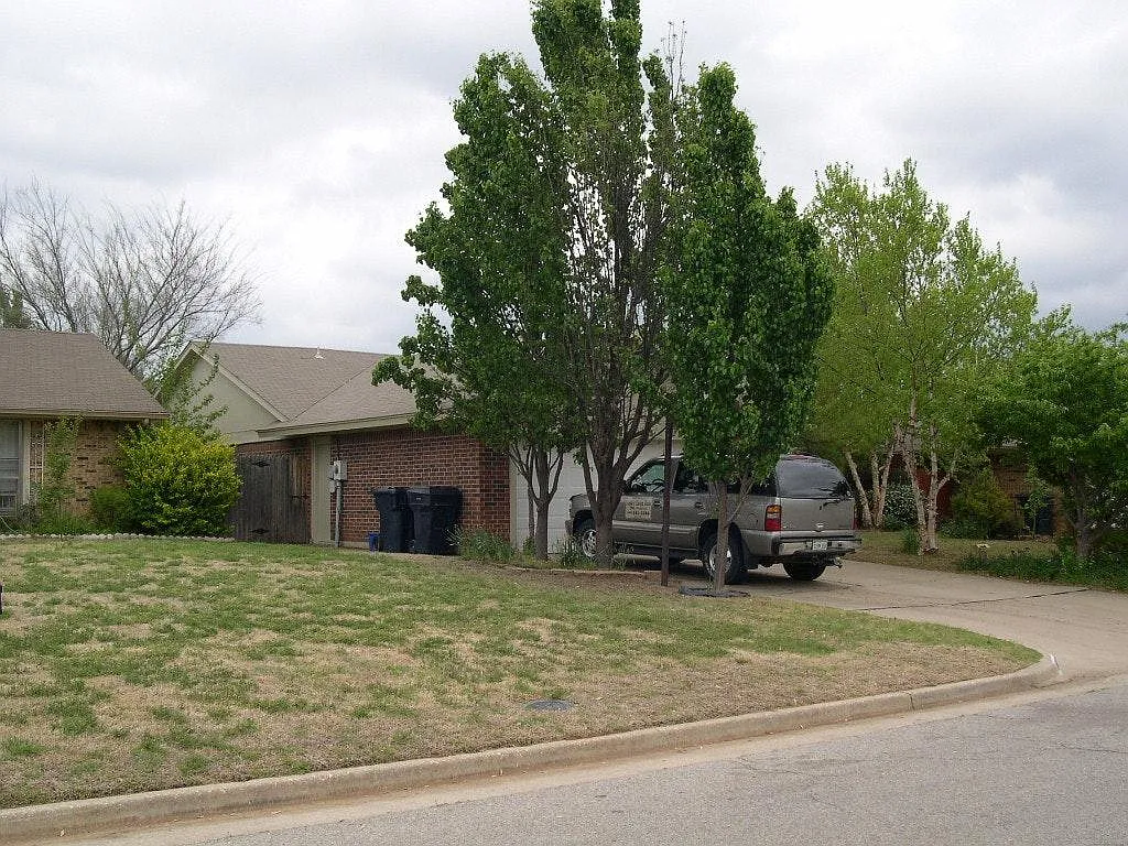 10325 Exter Avenue — Photo 2