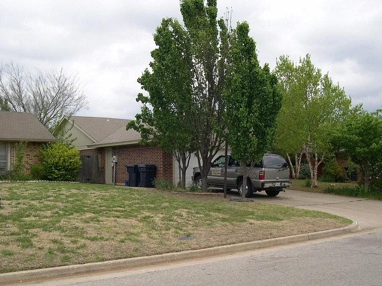 10325 Exter Ave — Photo 2
