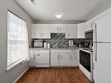 3rd image of 1586 Hunt Club Ct