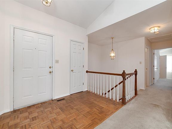 3rd image of 1038 Gifford Ct