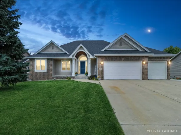 2300 W Henderson Ave, Indianola, IA 50125