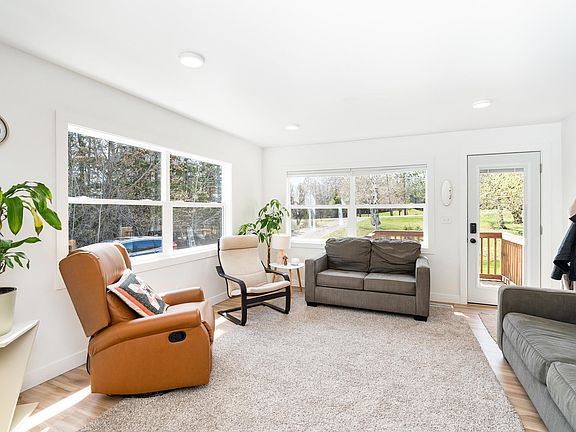 2nd image of 1134 Shoreview Rd
