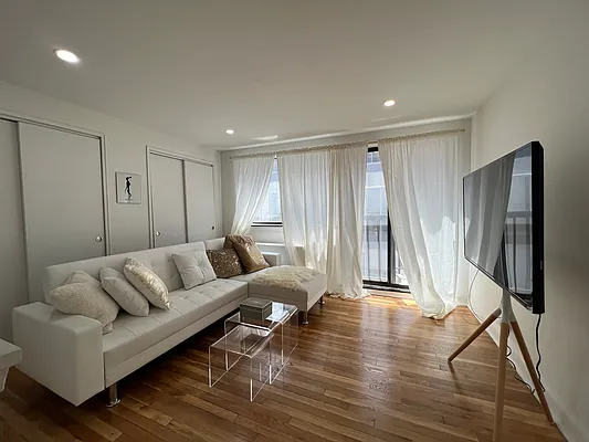 Rented by AZ REALTY NYC LLC | media 8