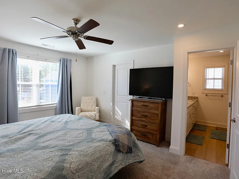 100 Falkirk Ct — Photo 23