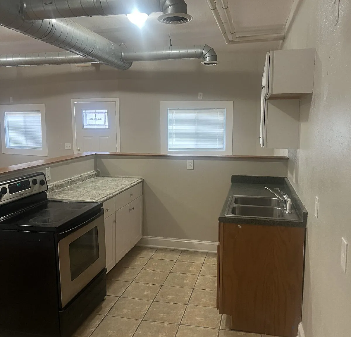 Studio, $900 — Photo 2