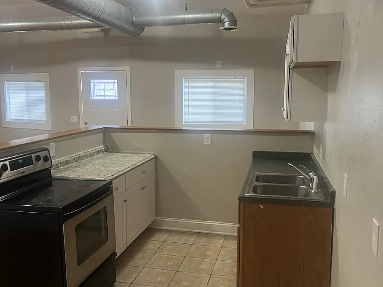 1021 W Grant St — Photo 2