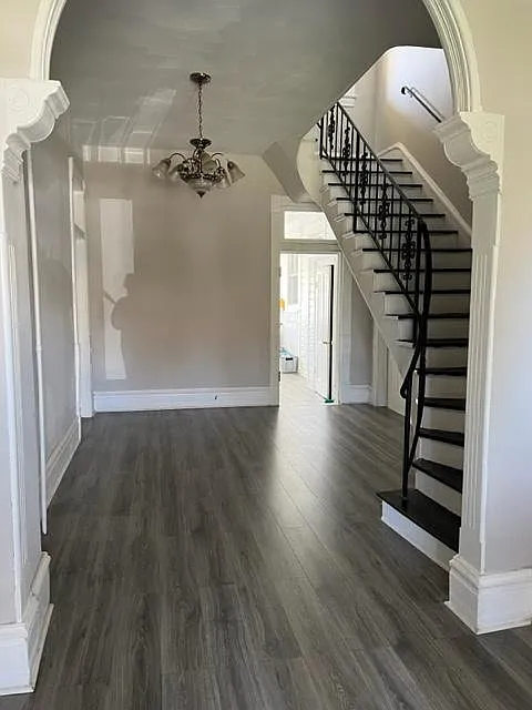 604 Mountain Ave SW — Photo 2