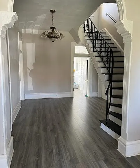 604 Mountain Ave SW #4 — Photo 2