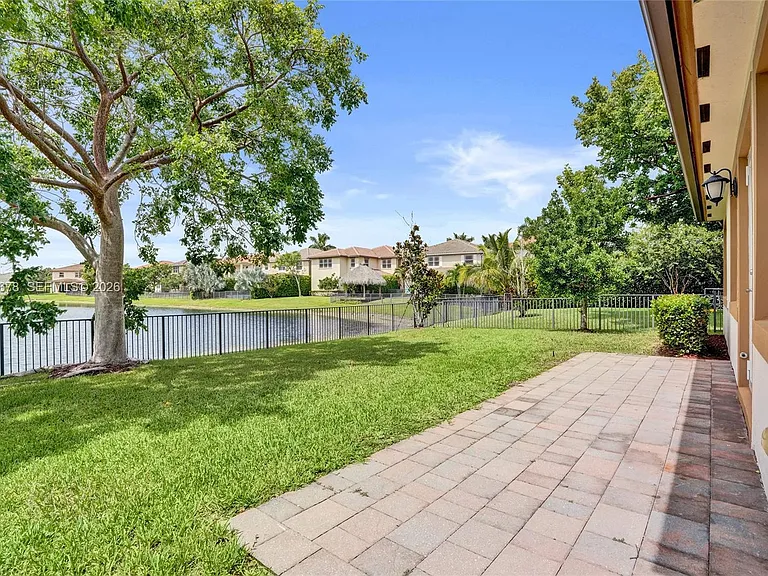 10340 Lake Vista Ct — Photo 17