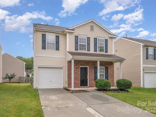 9022 Newfield St, Charlotte, NC 28216