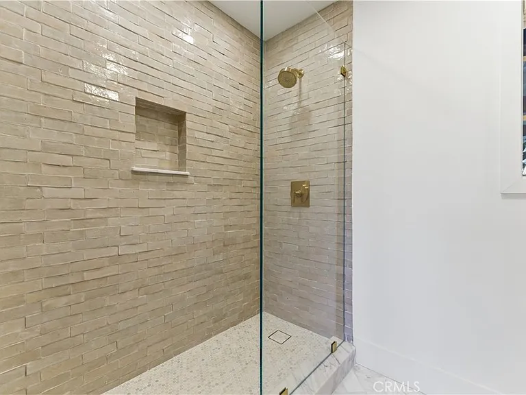 515 Kings Pl — Photo 22
